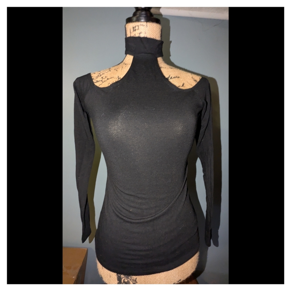 Express cold shoulder sleeve top size small